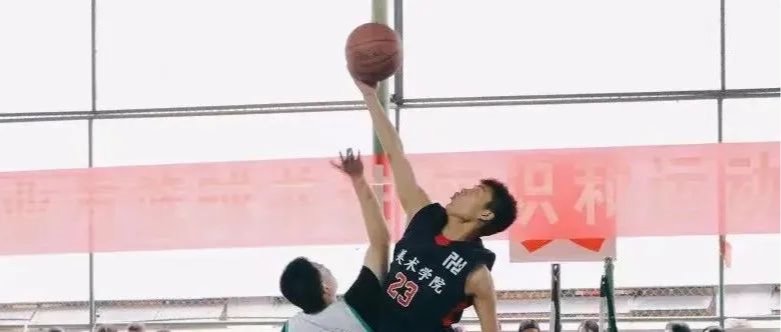 答应小妮，让篮球再飞一会儿！